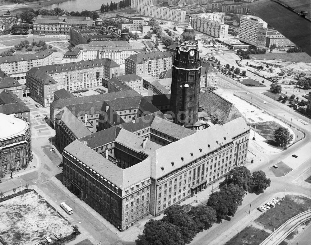 Dresden from the bird's eye view: Town Hall building of the city administration Stadtverwaltung Landeshauptstadt Dresden on Dr.-Kuelz-Ring in the district Altstadt in Dresden in the state Saxony, Germany