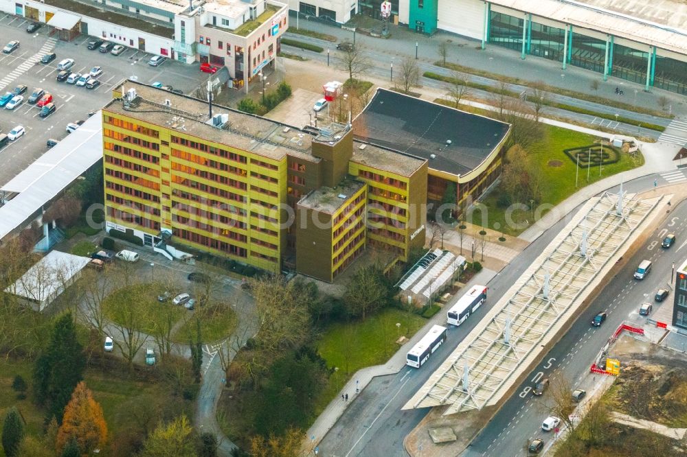 Bergkamen from the bird's eye view: Town Hall building of the city administration on Toedinghauser Strasse in Bergkamen in the state North Rhine-Westphalia, Germany