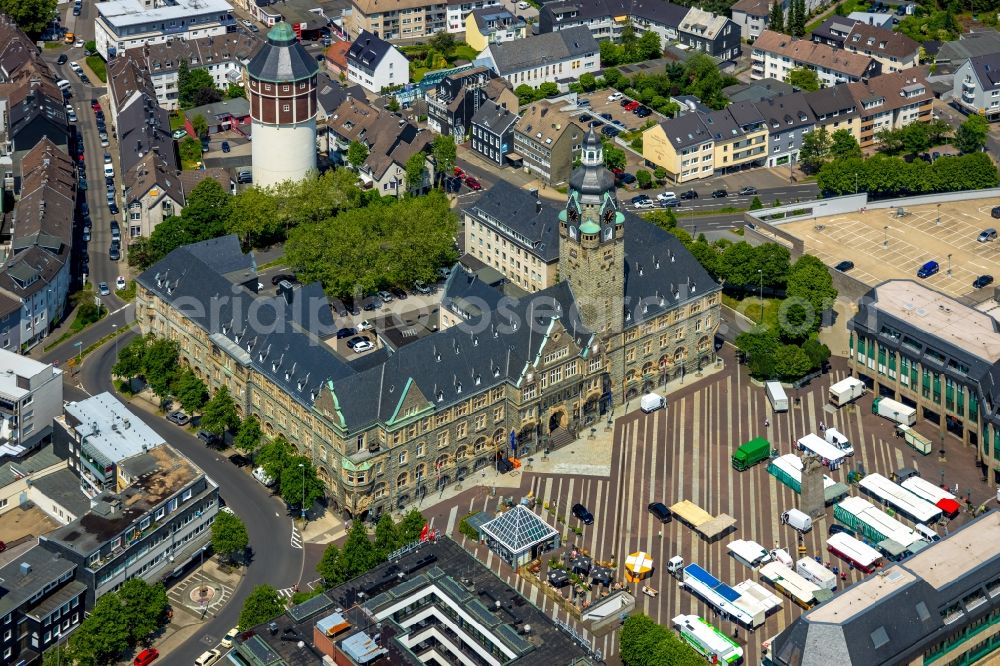 Remscheid from the bird's eye view: Town Hall building of the city administration and of Wasserturm on Theodor-Heuss-Platz - Hochstrasse in Remscheid in the state North Rhine-Westphalia, Germany