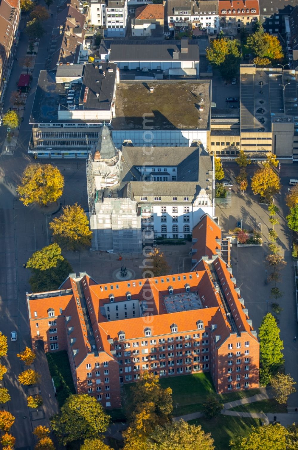 Aerial image Gladbeck - Facade repair at the town hall building of the city council at the Willy Brandt Platz in Gladbeck in the state North Rhine-Westphalia