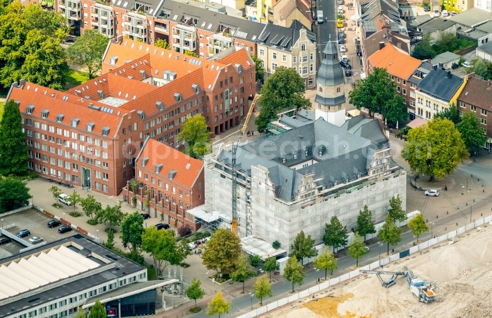 Aerial photograph Gladbeck - Facade repair at the town hall building of the city council at the Willy Brandt Platz in Gladbeck in the state North Rhine-Westphalia