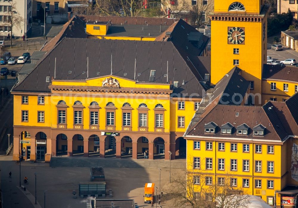 Witten from the bird's eye view: Town Hall building of the city administration in Witten in the state of North Rhine-Westphalia. The yellow building with its tower is located in the historic town center of Witten