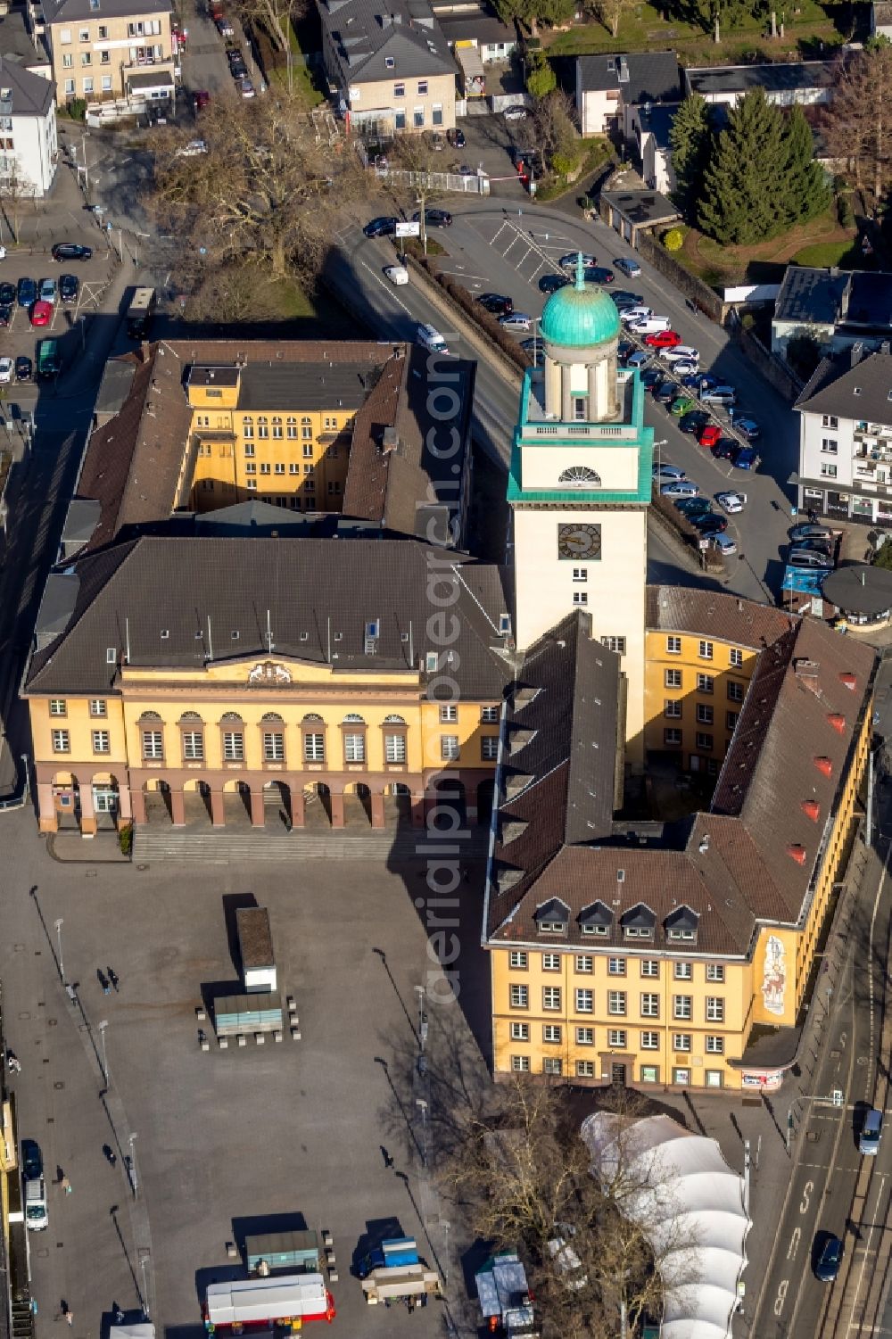 Aerial image Witten - Town Hall building of the city administration in Witten in the state of North Rhine-Westphalia. The yellow building with its tower is located in the historic town center of Witten