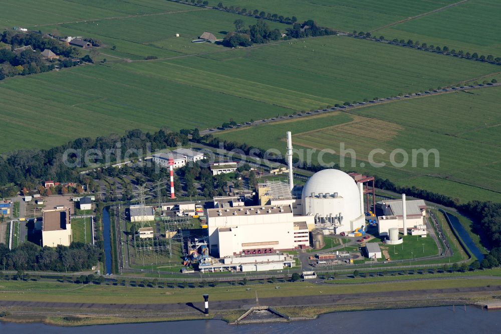 Aerial photograph Brokdorf - Building the decommissioned reactor units and systems of the NPP - NPP nuclear power plant on elbe river in Brokdorf in the state Schleswig-Holstein, Germany