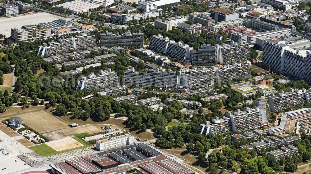 München from the bird's eye view: Student Residence Building Olympiadorf in Munich in the state Bavaria. The bungalows, the skyscrapers and some of the former Olympic village Terrassenbauten be used as a dormitory