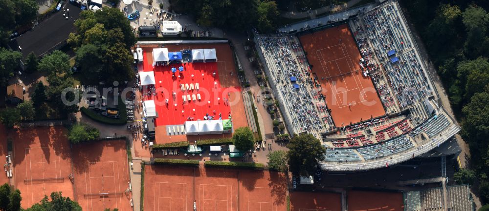 Aerial photograph Berlin - Building the tennis arena with play ground field Steffi-Graf-Stadion on street Auerbachstrasse in the district Grunewald in Berlin, Germany