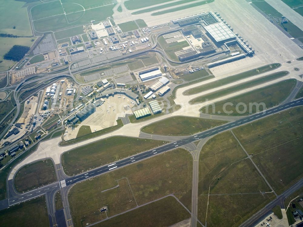 Aerial image Schönefeld - Several buildings and terminals on the premises of the airport Berlin Brandenburg Willy Brandt BER along the Schoenefelder Allee in Schoenefeld in the state of Brandenburg. Airplanes and the Northern runway are visible