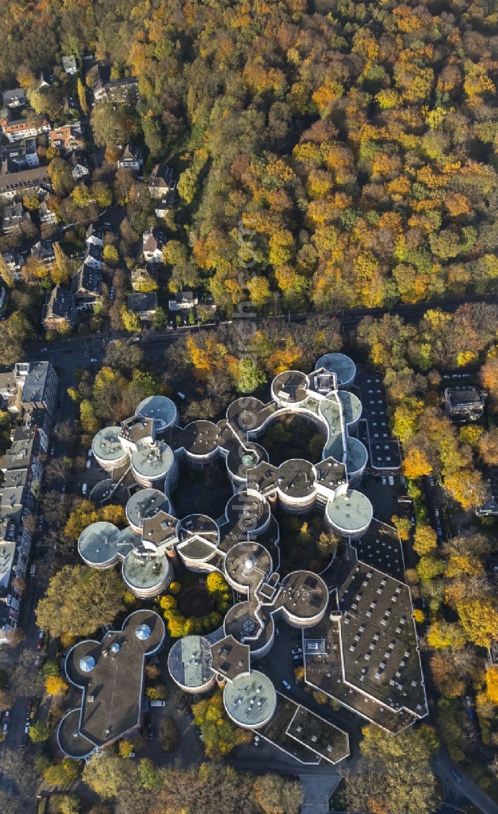 Aerial photograph Duisburg - Building of the University of Duisburg-Essen in autumn forest in the Ruhr area in North Rhine-Westphalia