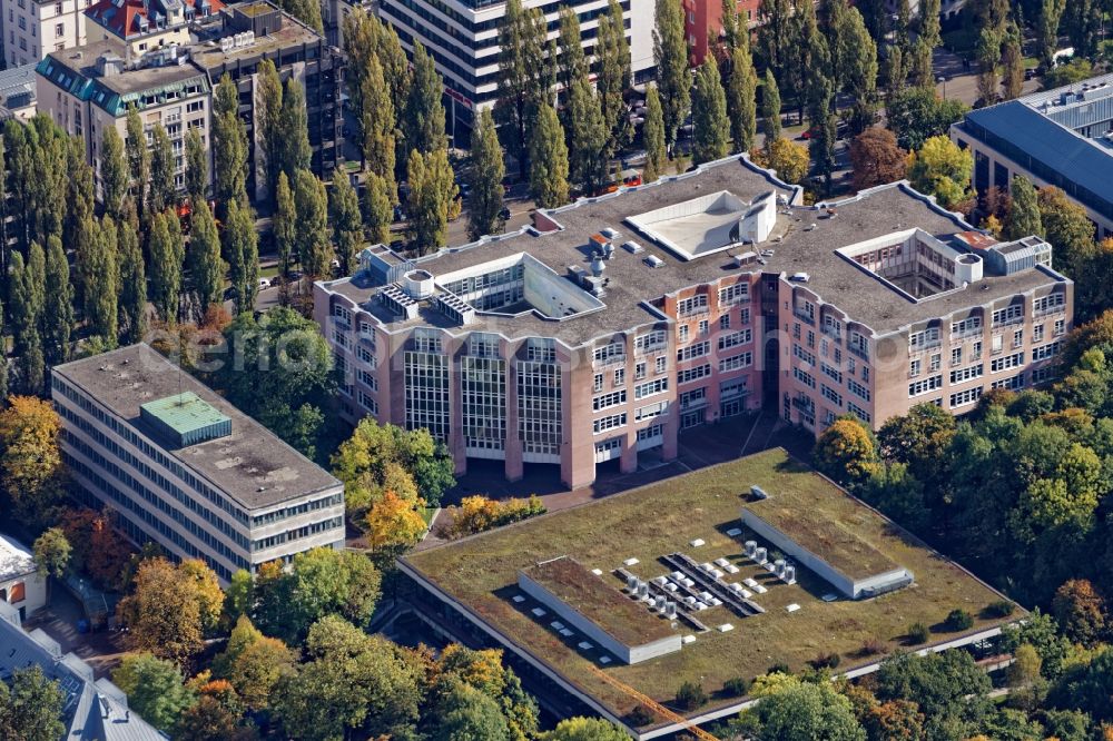 München from above - Buildings of the University of LMU in the area of a??a??the junction Leopoldstrasse and Giselastrasse in the district Schwabing in Munich in the federal state of Bavaria, Germany