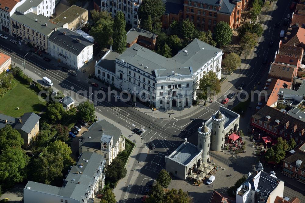 Aerial image Potsdam - Building of the administrative court and Nauener Tor gate in Potsdam in the state of Brandenburg. The court with its white front is standing opposite the gate with its two towers