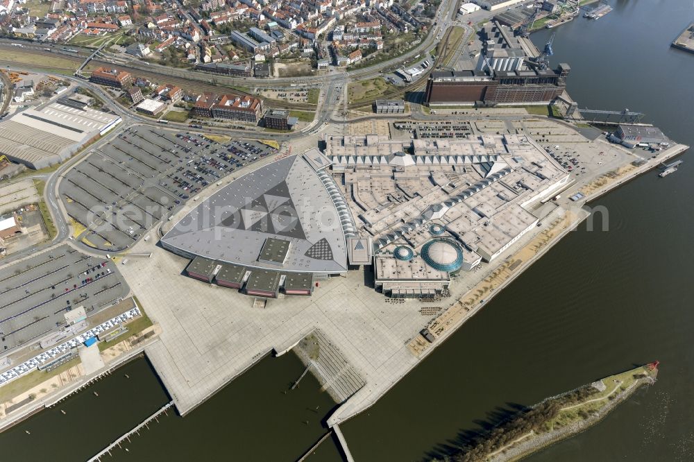 Bremen from the bird's eye view: View to the Waterfront-Shoppingcenter near the river Weser in Bremen. This Shoppingcenter was opened in 2008 on the area of the former Entertainment-Park Space center. The owner is the irish financial service company LNCProperty Group. The Entertainment area is realised by the company group Max-Bögl