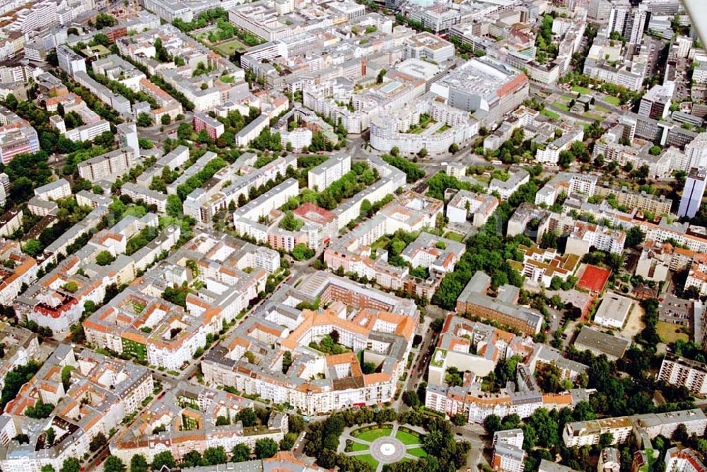 Aerial image Berlin / Charlottenburg - Gebäudeensemble Ansbacher Carreé Vordergrund: Viktoria-Luise-Platz Im Hintergrund: Wittenbergplatz/KaDeWe, Gedächniskirche/Europa-Center Charlottenburg / Berlin