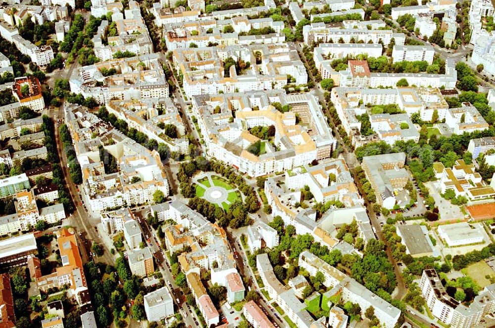 Aerial photograph Berlin/ Charlottenburg - Gebäudeensemble Ansbacher Carreé Vordergrund: Viktoria-Luise-Platz Hintergrund:Wittenbergplatz/KaDeWe, Gedächniskirche/Europa-Center Charlottenburg / Berlin