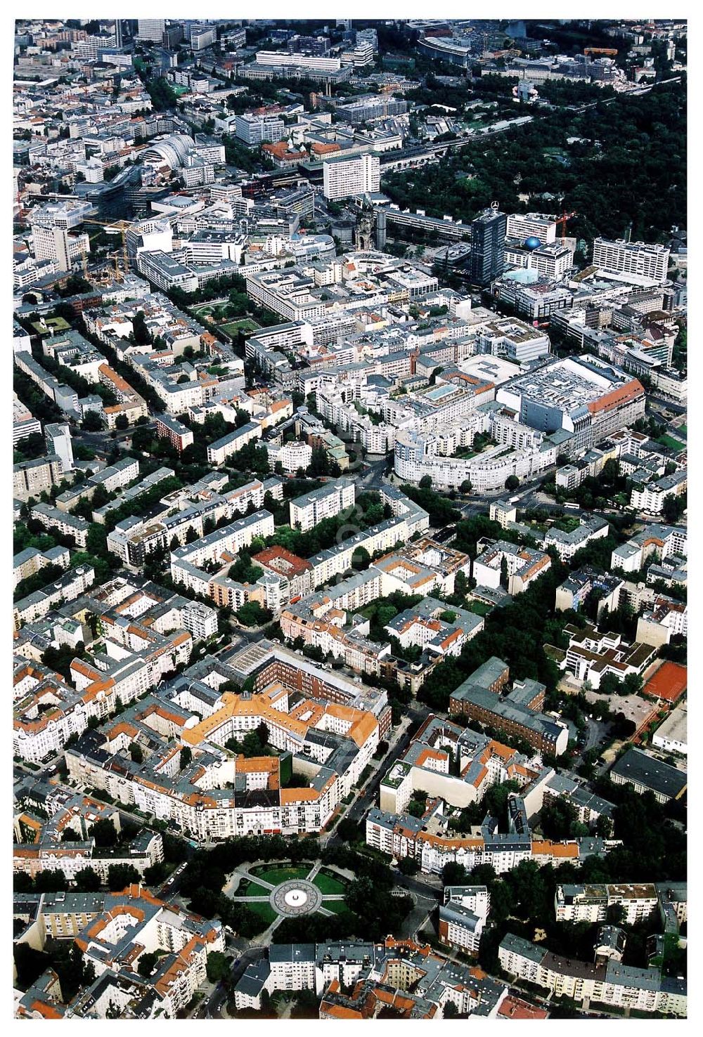 Berlin/ Charlottenburg from above - Gebäudeensemble Ansbacher Carreé Vordergrund: Viktoria-Luise-Platz Hintergrund:Wittenbergplatz/KaDeWe, Gedächniskirche/Europa-Center Charlottenburg / Berlin