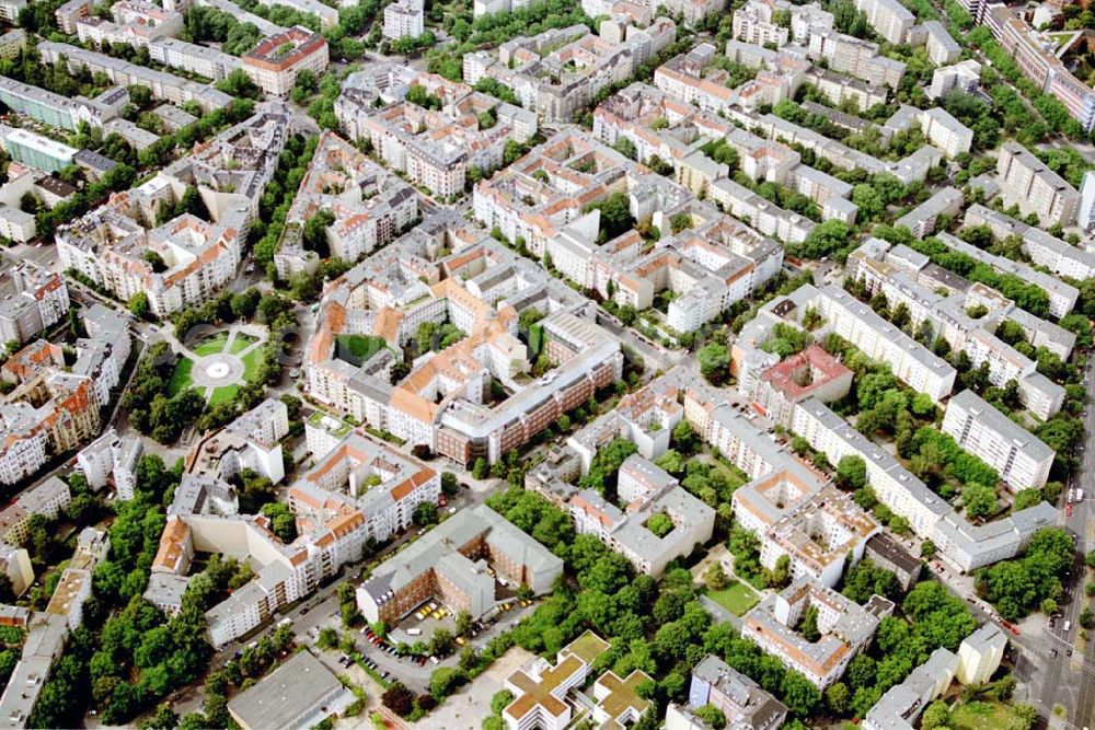 Berlin/ Charlottenburg from the bird's eye view: Gebäudeensemble Ansbacher Carreé Vordergrund: Viktoria-Luise-Platz Hintergrund:Wittenbergplatz/KaDeWe, Gedächniskirche/Europa-Center Charlottenburg / Berlin