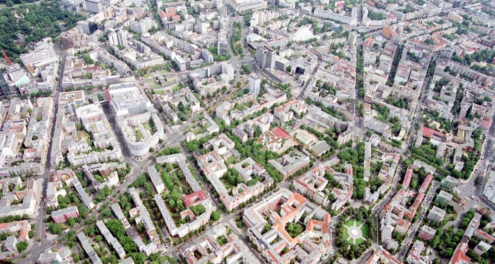 Aerial photograph Berlin / Charlottenburg - Gebäudeensemble Ansbacher Carreé Vordergrund: Viktoria-Luise-Platz Hintergrund:Wittenbergplatz/KaDeWe, Gedächniskirche/Europa-Center Charlottenburg / Berlin