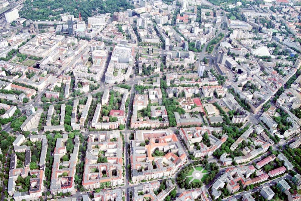 Berlin / Charlottenburg from above - Gebäudeensemble Ansbacher Carreé Vordergrund: Viktoria-Luise-Platz Hintergrund:Wittenbergplatz/KaDeWe, Gedächniskirche/Europa-Center Charlottenburg / Berlin