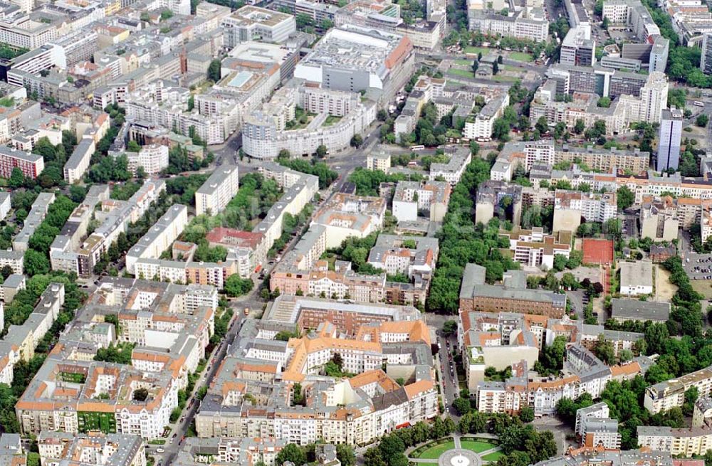 Aerial image Berlin / Chralottenburg - Gebäudeensemble Ansbacher Carreé Vordergrund: Viktoria-Luise-Platz Hintergrund:Wittenbergplatz/KaDeWe, Gedächniskirche/Europa-Center Charlottenburg / Berlin