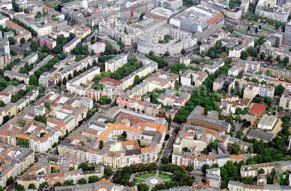 Aerial photograph Berlin / Chralottenburg - Gebäudeensemble Ansbacher Carreé Vordergrund: Viktoria-Luise-Platz Hintergrund:Wittenbergplatz/KaDeWe, Gedächniskirche/Europa-Center Charlottenburg / Berlin