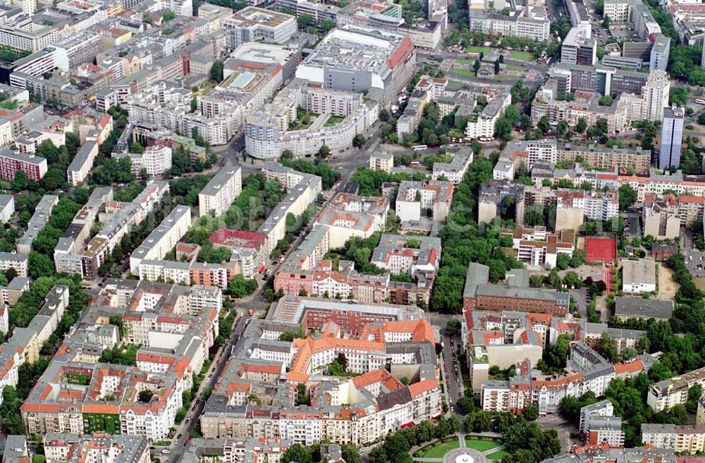 Berlin / Chralottenburg from above - Gebäudeensemble Ansbacher Carreé Vordergrund: Viktoria-Luise-Platz Hintergrund:Wittenbergplatz/KaDeWe, Gedächniskirche/Europa-Center Charlottenburg / Berlin