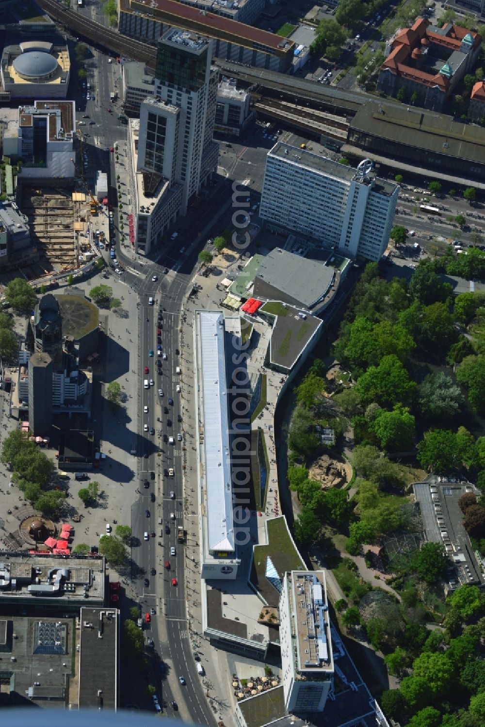 Aerial image Berlin - Partial view of the city at the City West Breitscheidplatz with the Kudammm in Berlin - Charlottenburg. With the overview of the city area between the high-rise Europa Center, Zoofenster, building ensemble Bikini - house opposite the ruins of the Kaiser Wilhelm Memorial Church