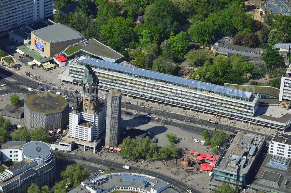 Berlin from the bird's eye view: Partial view of the city at the City West Breitscheidplatz with the Kudammm in Berlin - Charlottenburg. With the overview of the city area between the high-rise Europa Center, Zoofenster, building ensemble Bikini - house opposite the ruins of the Kaiser Wilhelm Memorial Church