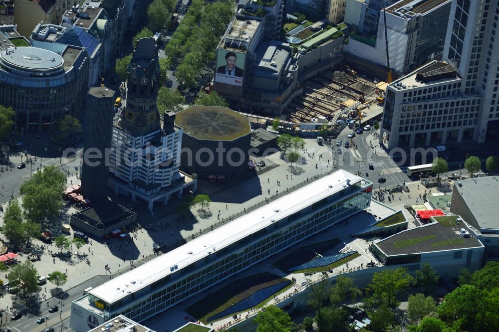 Berlin from the bird's eye view: Partial view of the city at the City West Breitscheidplatz with the Kudammm in Berlin - Charlottenburg. With the overview of the city area between the high-rise Europa Center, Zoofenster, building ensemble Bikini - house opposite the ruins of the Kaiser Wilhelm Memorial Church