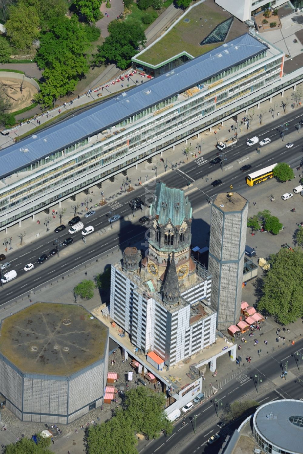 Aerial image Berlin - Partial view of the city at the City West Breitscheidplatz with the Kudammm in Berlin - Charlottenburg. With the overview of the city area between the high-rise Europa Center, Zoofenster, building ensemble Bikini - house opposite the ruins of the Kaiser Wilhelm Memorial Church