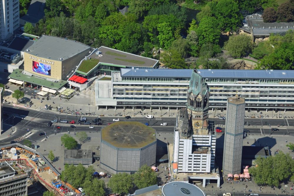 Aerial photograph Berlin - Partial view of the city at the City West Breitscheidplatz with the Kudammm in Berlin - Charlottenburg. With the overview of the city area between the high-rise Europa Center, Zoofenster, building ensemble Bikini - house opposite the ruins of the Kaiser Wilhelm Memorial Church