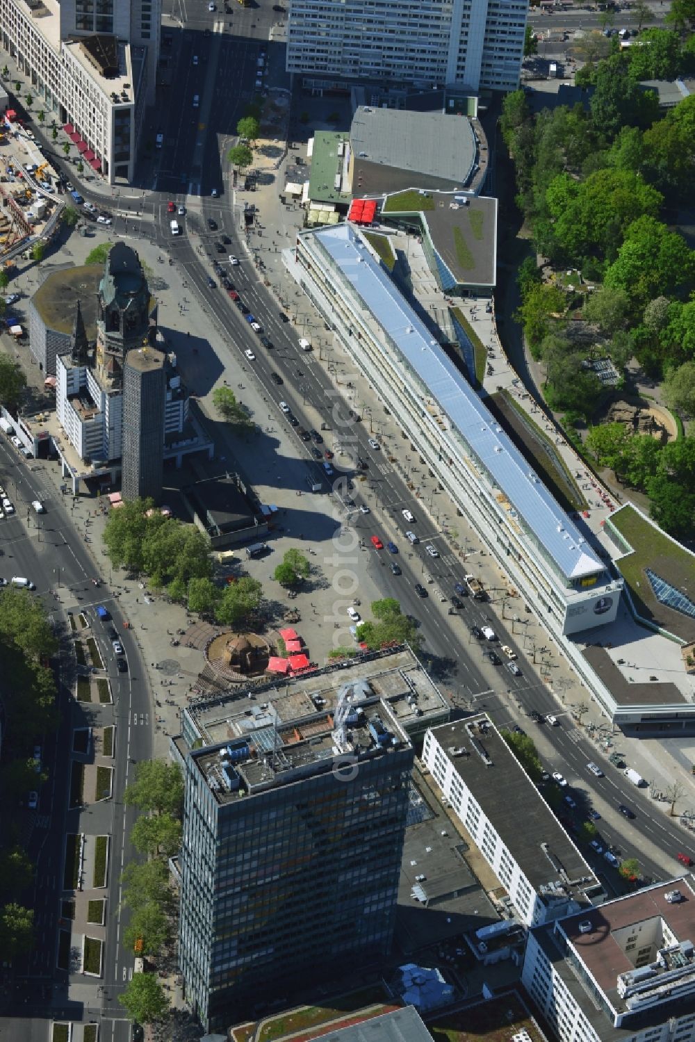 Berlin from above - Partial view of the city at the City West Breitscheidplatz with the Kudammm in Berlin - Charlottenburg. With the overview of the city area between the high-rise Europa Center, Zoofenster, building ensemble Bikini - house opposite the ruins of the Kaiser Wilhelm Memorial Church