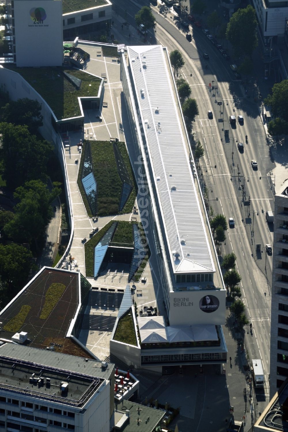 Aerial photograph Berlin - View at the architectural ensemble Bikinihaus in the Budapester street in the district Charlottenburg in Berlin