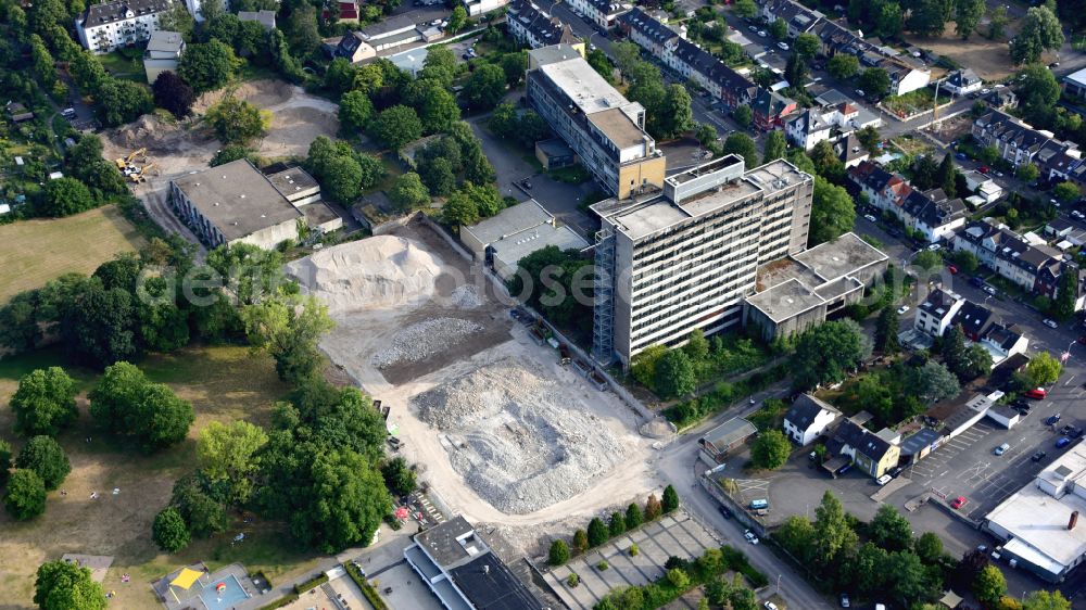 Aerial photograph Bonn - Group of buildings of the former pedagogical faculty of the Rheinische Friedrich-Wilhelms-Universitaet Bonn in Bonn in the state North Rhine-Westphalia, Germany. The buildings are partly empty and are to be demolished to make way for new buildings