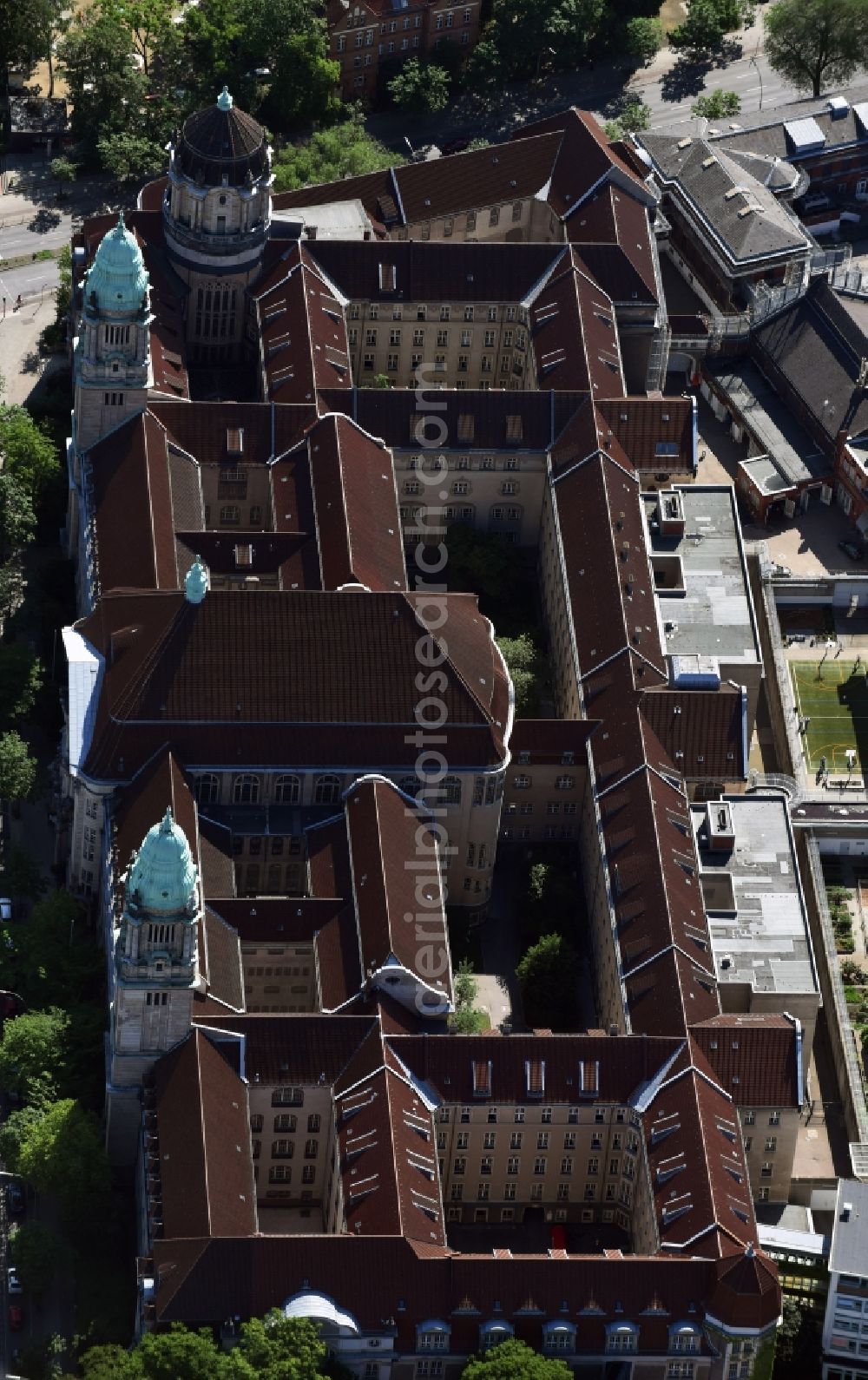 Berlin from above - Building complex of the court Amtsgericht Tiergarten on Turmstrasse in Berlin