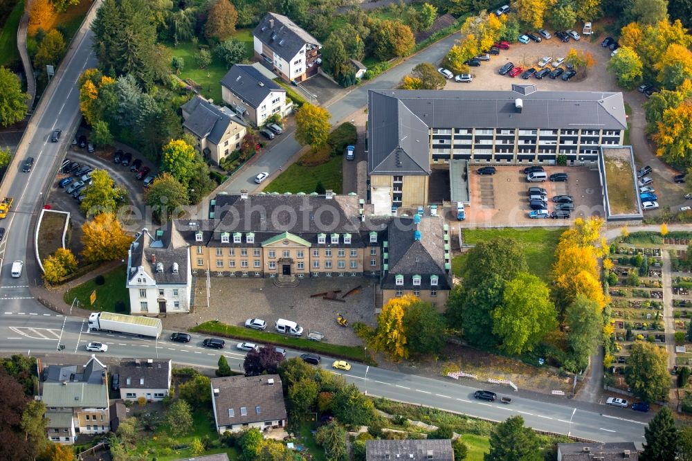 Meschede from the bird's eye view: Building complex of the court of Meschede in the state of North Rhine-Westphalia. The building of the police headquarters are located behind it