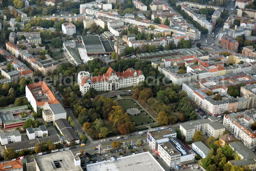 Berlin from above - Building complex of the Amtsgerichtes on Brunnenplatz destrict Wedding court of in Berlin