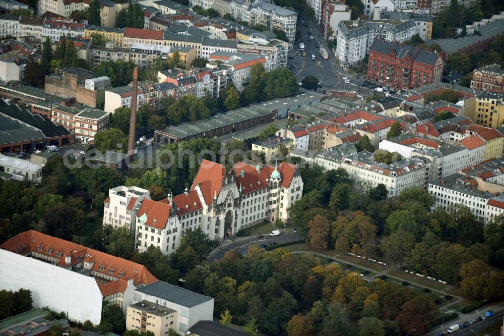 Berlin from the bird's eye view: Building complex of the Amtsgerichtes on Brunnenplatz destrict Wedding court of in Berlin