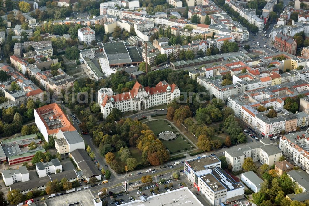 Berlin from above - Building complex of the Amtsgerichtes on Brunnenplatz destrict Wedding court of in Berlin