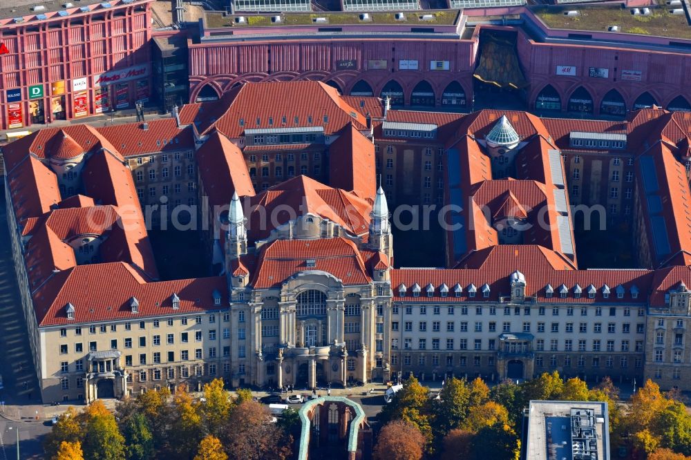 Aerial photograph Berlin - Building complex of the court Amtsgericht Mitte and Landgericht Berlin - Dienststelle Littenstrasse in district Mitte in Berlin, Germany