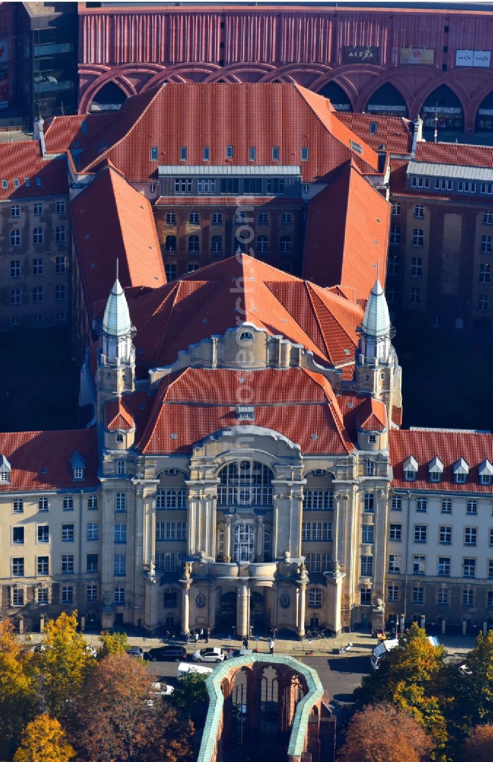 Berlin from above - Building complex of the court Amtsgericht Mitte and Landgericht Berlin - Dienststelle Littenstrasse in district Mitte in Berlin, Germany