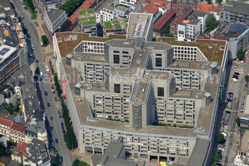 Aerial image Hamburg - Building complex of the Axel Springer Verlag and the Brahmsquartier at the Kaiser-Wilhelm-Straße corner Axel-Springer-Platz - Fuhlentwiete in Hamburg