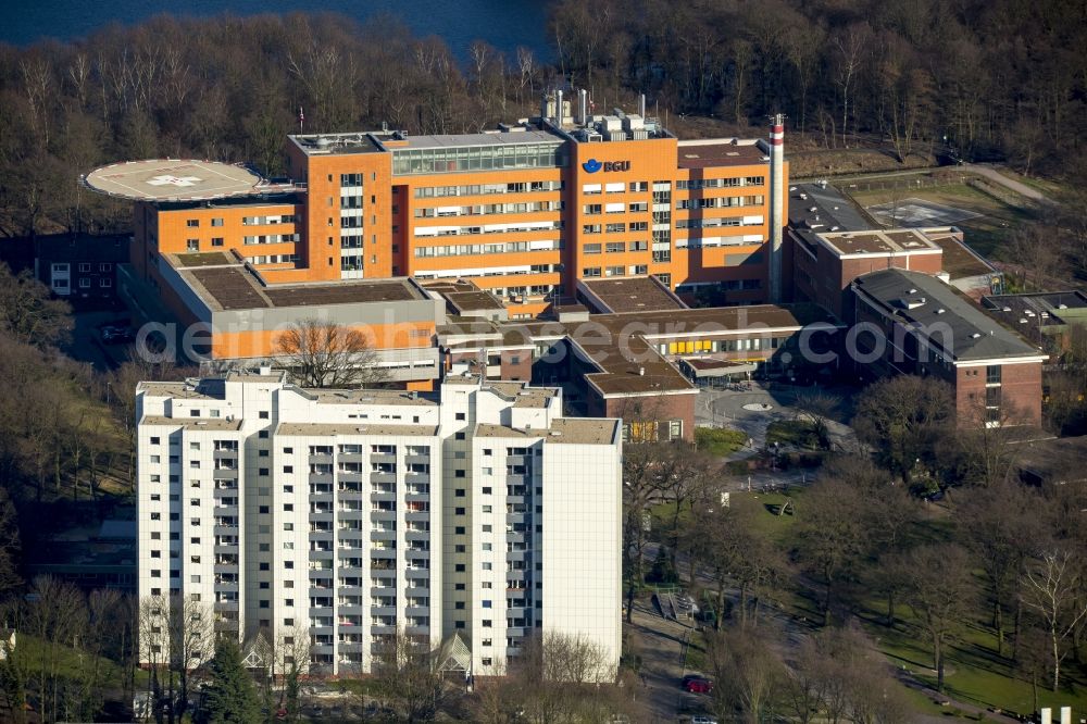 Duisburg from the bird's eye view: Building complex of the Casualty Hospital Duisburg GmbH Department of Orthopedics and Traumatology in Muelheim an der Ruhr in North Rhine-Westphalia