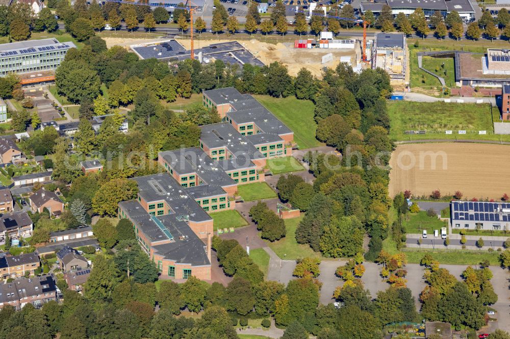 Viersen from the bird's eye view: Building complex of the vocational college Viersen Duelken on Heesstrasse in Viersen in the federal state of North Rhine-Westphalia, Germany