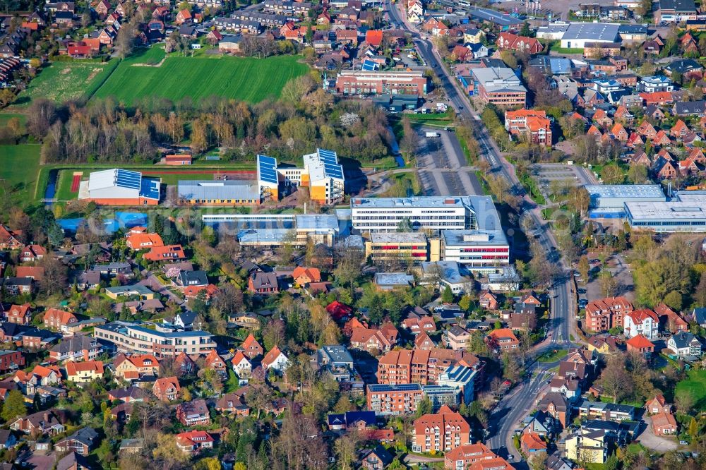 Aerial image Stade - Building complex of the Vocational School BBS I and BBS II in the district Hohenwedel in Stade in the state Lower Saxony, Germany