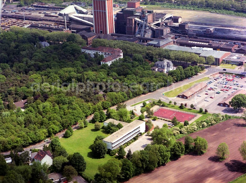 Aerial image Kamp-Lintfort - Building complex of the Vocational School - Bergberufsschule Bendsteg in Kamp-Lintfort in the state North Rhine-Westphalia