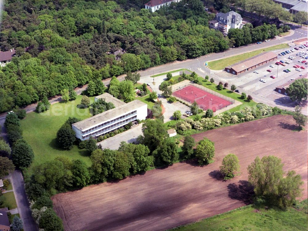 Aerial photograph Kamp-Lintfort - Building complex of the Vocational School - Bergberufsschule Bendsteg in Kamp-Lintfort in the state North Rhine-Westphalia