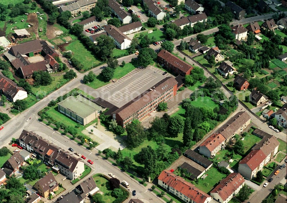 Aerial image Moers - Building complex of the Vocational School Bergberufsschule Germendonk - heute DMT-Gesellschaft fuer Lehre und Beruf an der Taubenstrasse in Moers in the state North Rhine-Westphalia