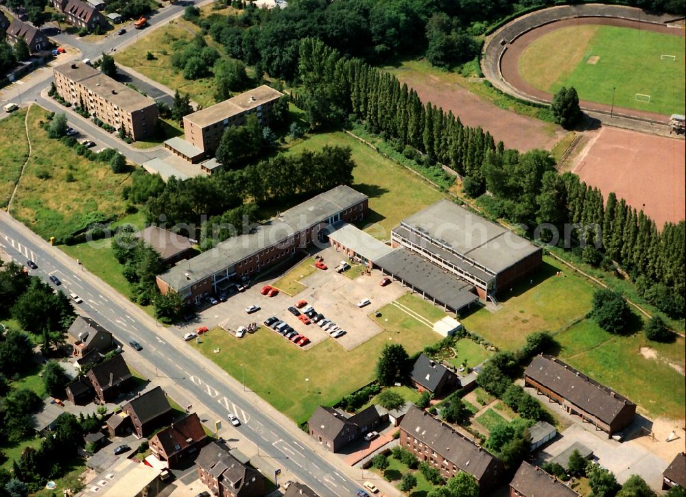 Aerial image Moers - Building complex of the Vocational School Bergberufsschule Meerbeck in Moers in the state North Rhine-Westphalia