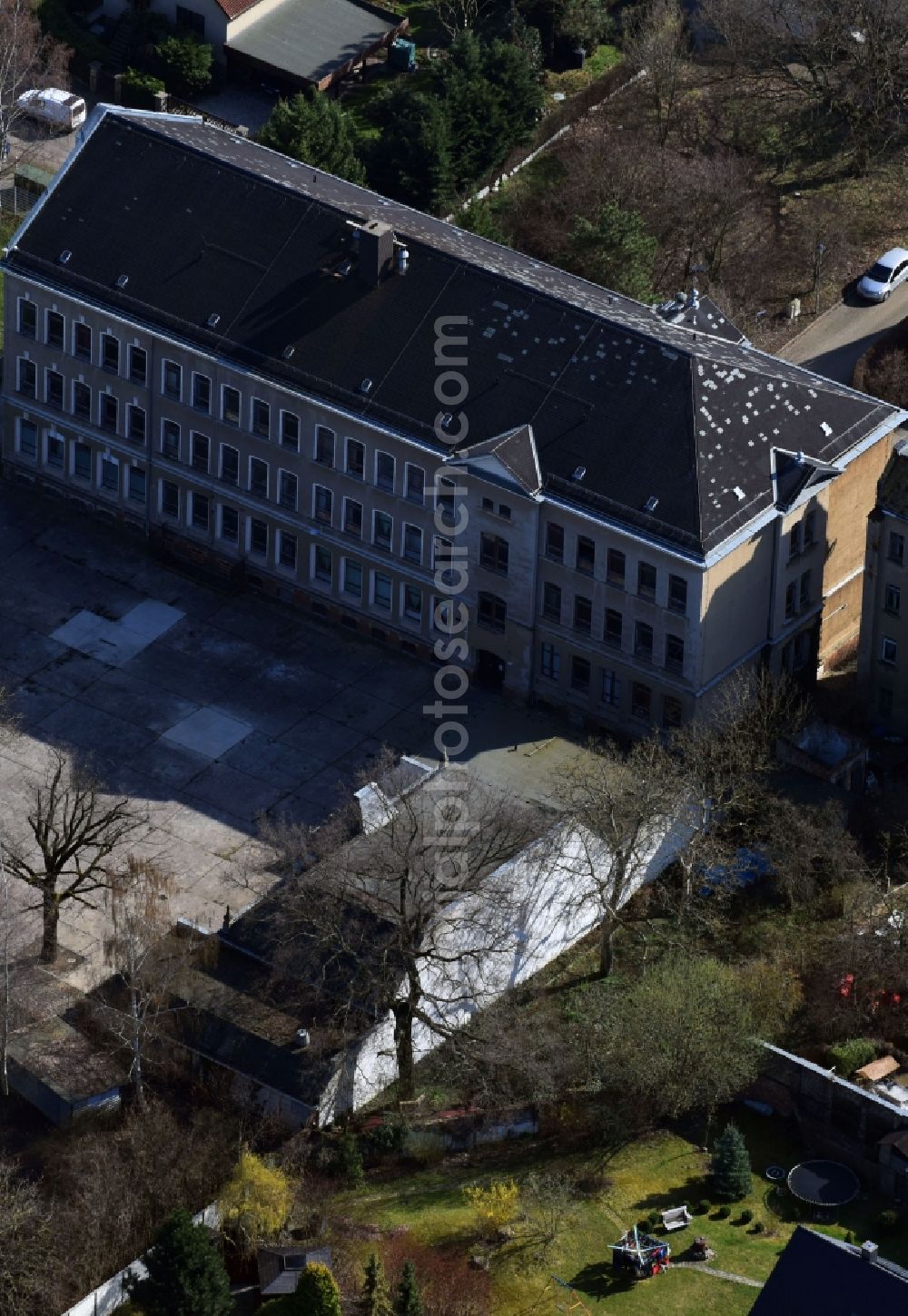 Aerial photograph Leipzig - Building complex of the Vocational School Berufliches Schulzentrum 11 on Zweenfurther Strasse in Leipzig in the state Saxony