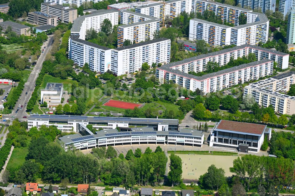 Berlin from the bird's eye view: Building complex of the Vocational School Jane-Addams-Schule - OSZ Sozialwesen in the district Neu-Hohenschoenhausen in Berlin, Germany