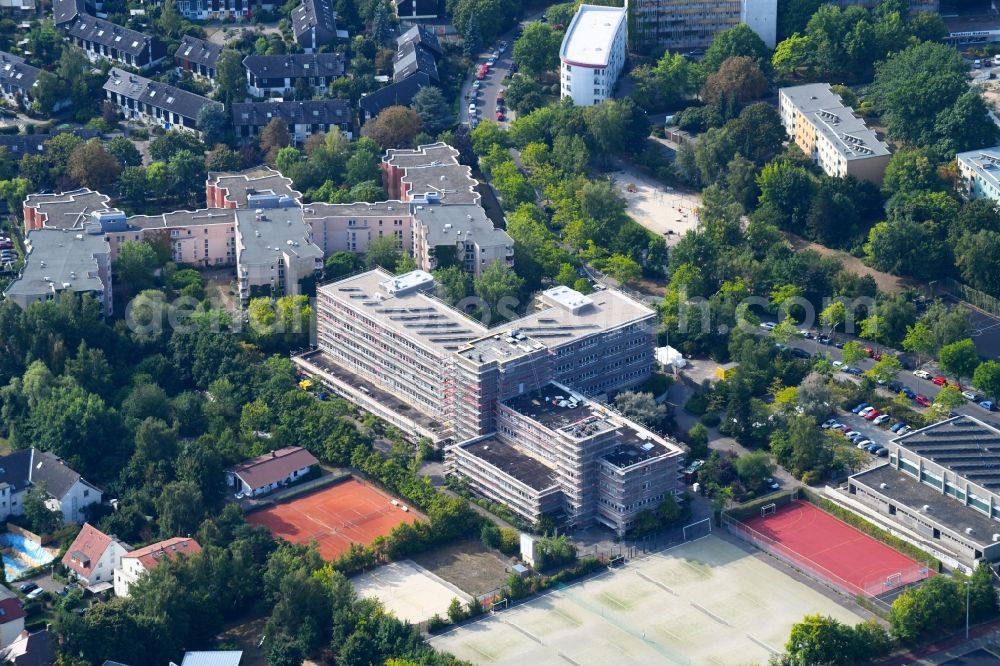 Aerial image Berlin - Building complex of the Vocational School Louise-Schroeder-Schule a?? Oberstufenzentrum Buerowirtschaft and Verwaltung on Lippstaedter Strasse in the district Steglitz in Berlin, Germany